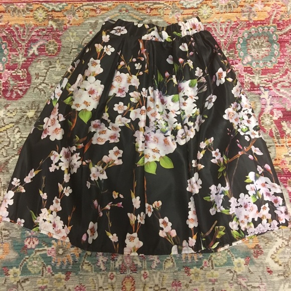 Floral midi skater skirt! - Picture 4 of 8